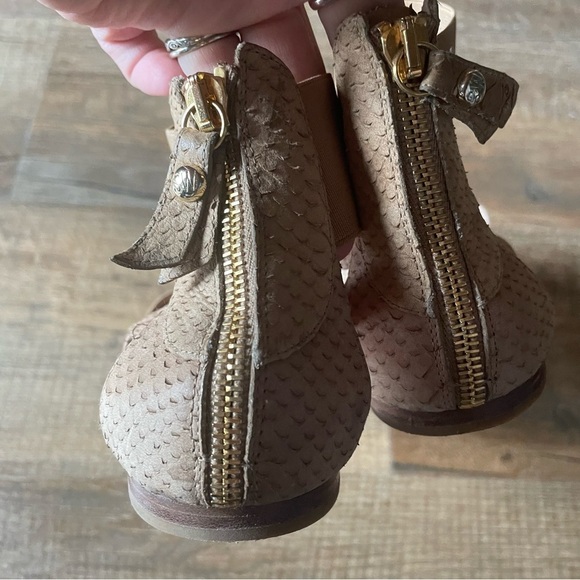 Stuart Weitzman Leather Strappy Gladiator Sandals in Tan - Picture 3 of 7